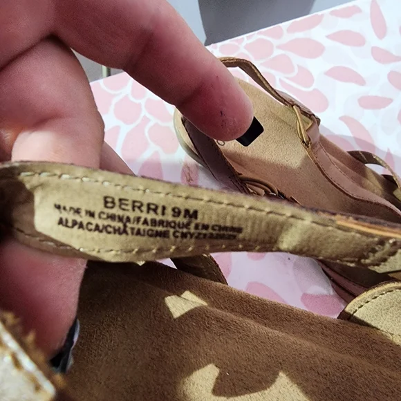 Earth Orgins brown slip on sandals size 9 - Picture 2 of 6